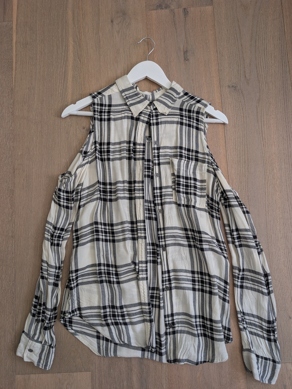 Abercrombie & Fitch Black and Cream Plaid Cold-Shoulder Button Down